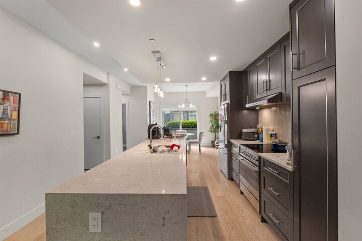 Property Photo:  115 W Queens Road 5  BC V7N 2K4 