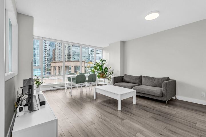 Property Photo:  788 Hamilton Street 1805  BC V6B 0E9 