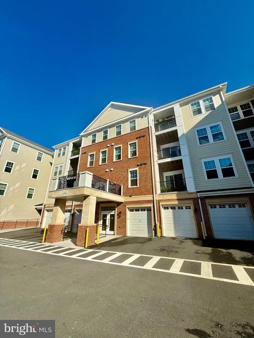 Property Photo:  700 Mount Airy Terrace NE 202  VA 20176 