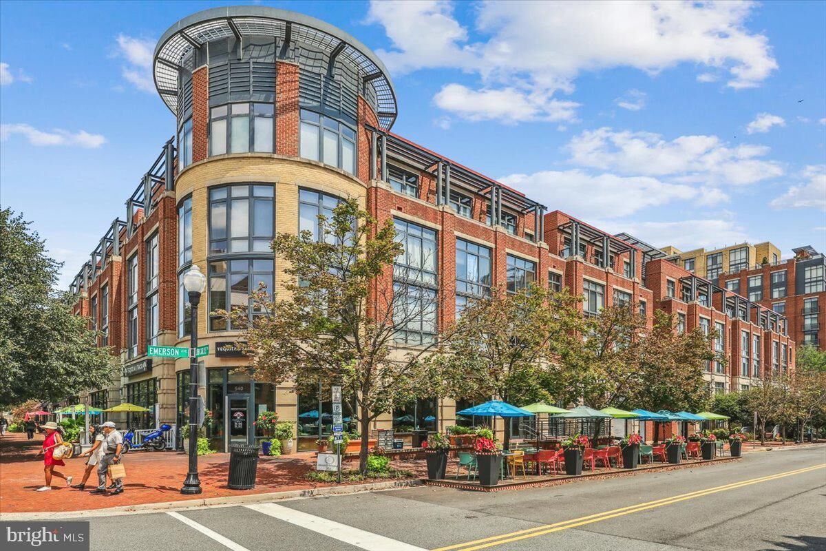 Property Photo: 520 John Carlyle Street 343 VA 22314