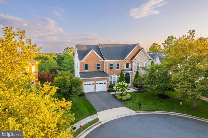 Property Photo: 41897 White Mountain Court VA 20105