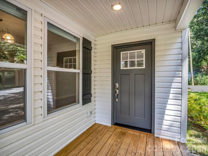 Property Photo:  92 Lakeside Drive  NC 28806 