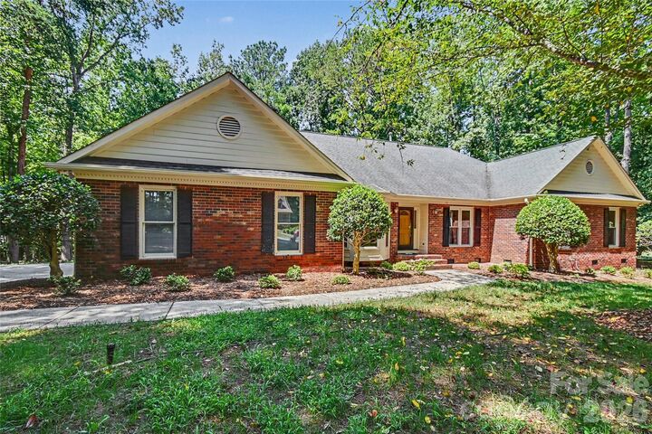 Property Photo: 14905 Wyndham Oaks Drive NC 28277