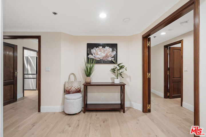 Property Photo: 9249 Burton Way, Unit 302 CA 90210