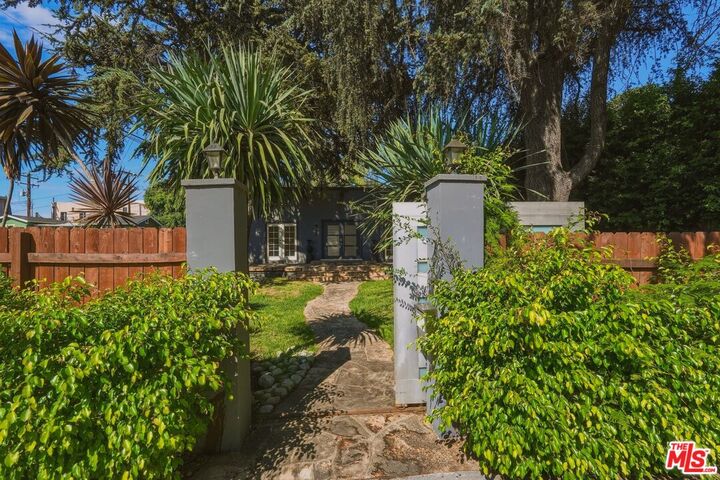 Property Photo:  1301 N Orange Grove Ave  CA 90046 