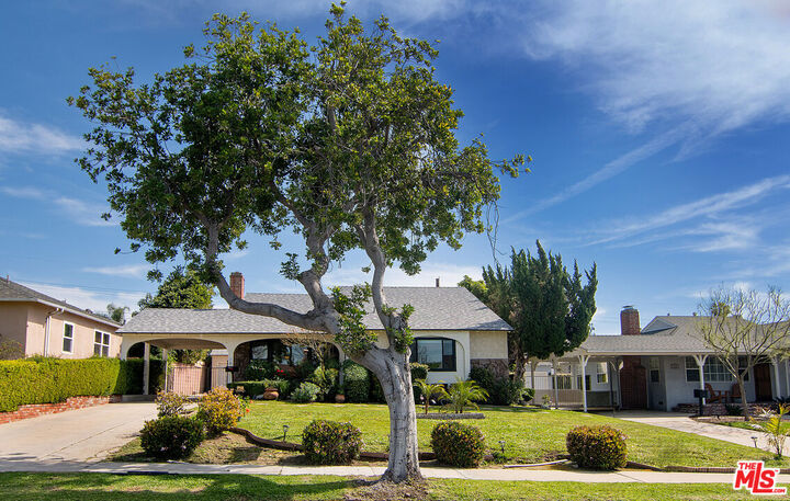 Property Photo: 414 University Ave CA 91504