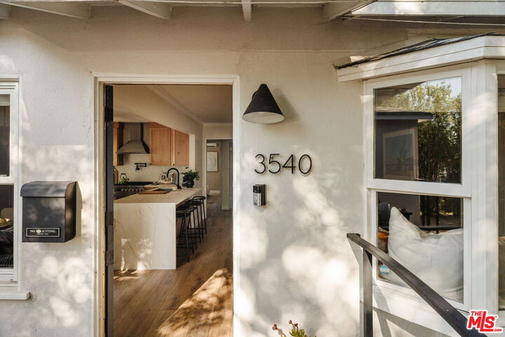 Property Photo: 3540 Maplewood Ave CA 90066