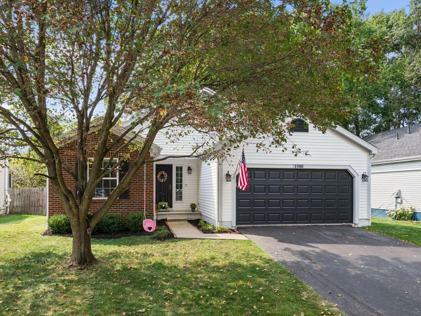 Property Photo:  1500 Meadowlark Lane  OH 43040 