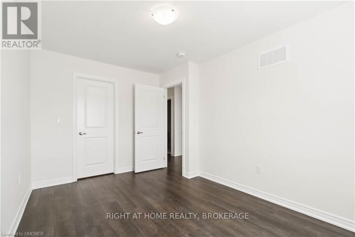 Property Photo:  40 Zinfandel Drive 8  ON L8E 0L1 