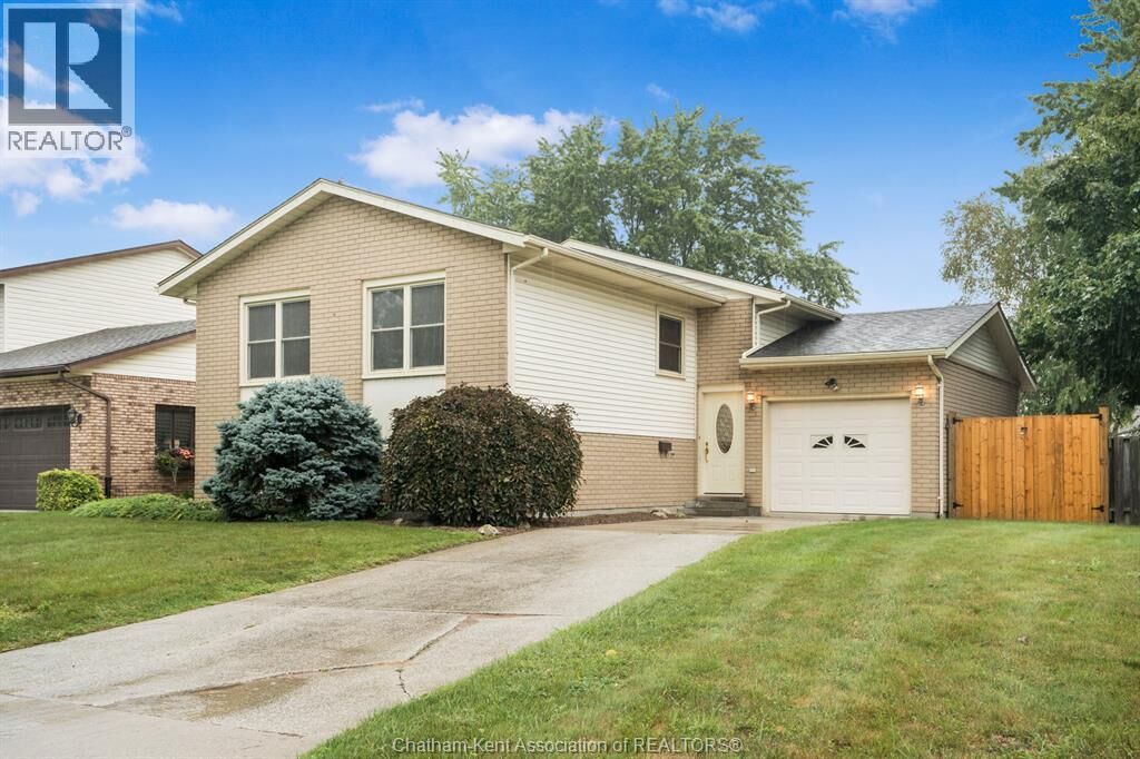 Property Photo:  15 Monarch Drive  ON N7L 5G6 