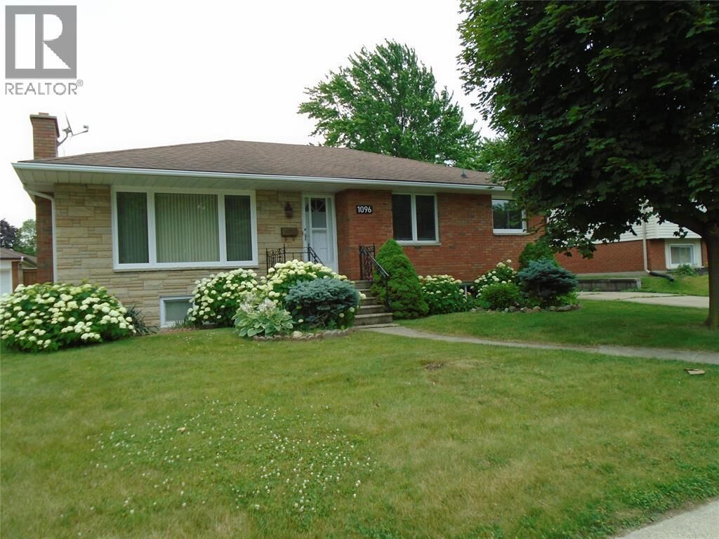 Property Photo:  1096 Indian Road North  ON N7V 4C5 