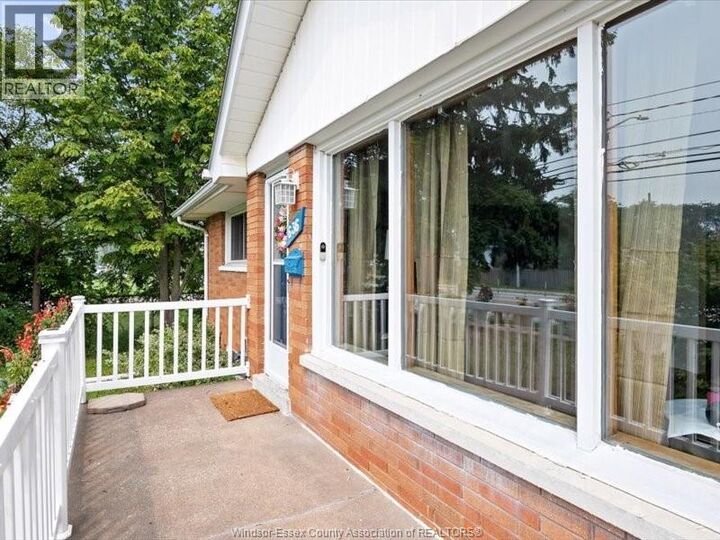 Property Photo: 636 Cabana ON N9G 1A4