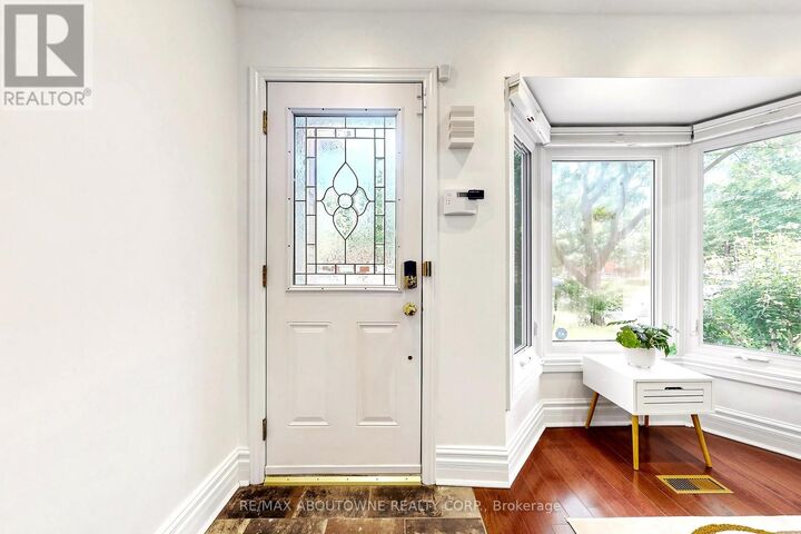 Property Photo:  2072 Glenada Crescent  ON L6H 4M2 