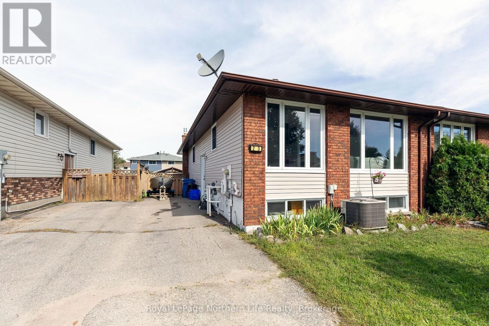 Property Photo:  23 Harris Drive  ON P1A 3Z1 
