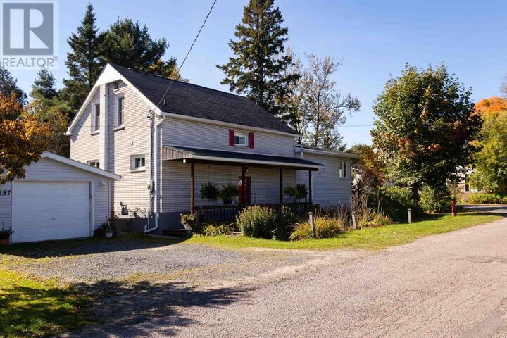 Property Photo:  157 East Balfour St  ON P6C 1X7 