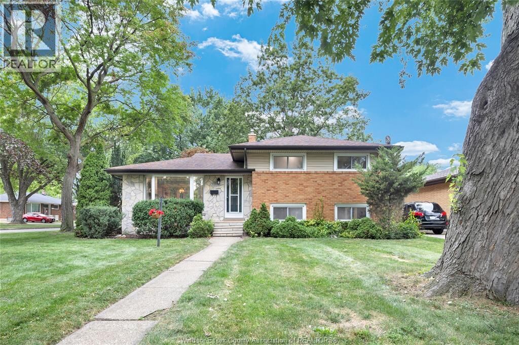 Property Photo:  465 Greendale Drive  ON N8S 4A5 