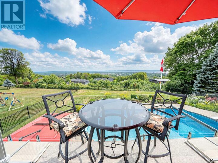 Property Photo: 6 Mapleview Place ON P1C 1N7