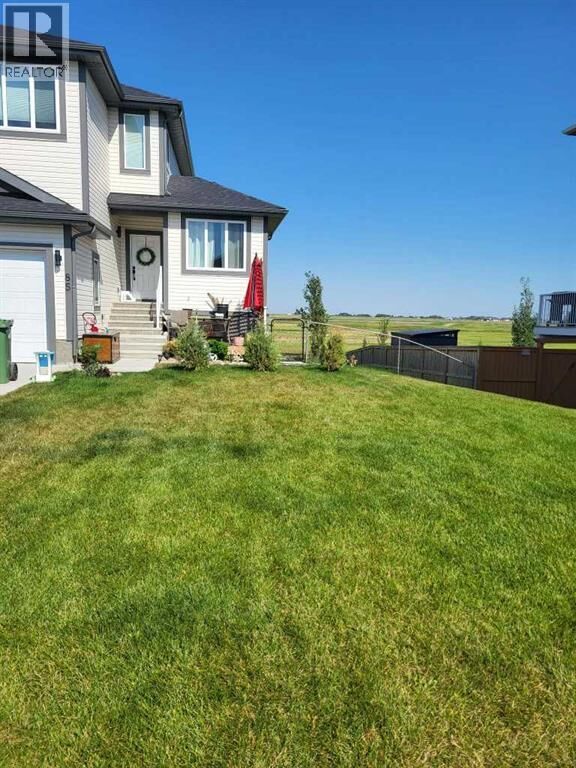 Property Photo:  85 Hanson Lane Northeast  AB T0J 1X1 