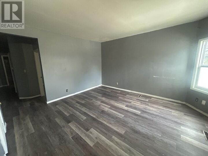 Property Photo:  427-429 Wellington St E  ON P6A 2M1 