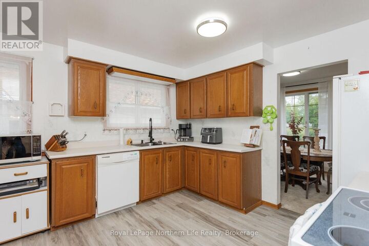 Property Photo:  855 Memorial Drive  ON P1A 1X9 