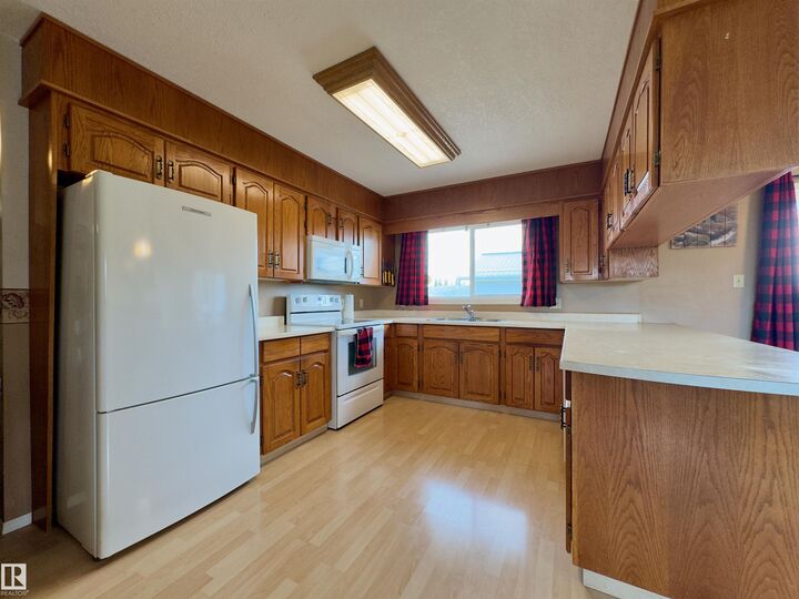 Property Photo: 4844 47 Avenue AB T0B 0W0