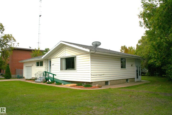 Property Photo:  5219 52 Ave  AB T0B 4N0 