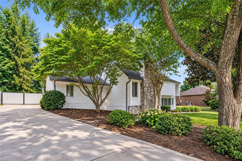 Property Photo:  290 Saddle Lake Drive  GA 30076 
