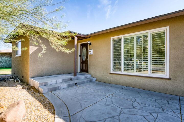 Property Photo:  21 N Woodworth Avenue  CA 93612 