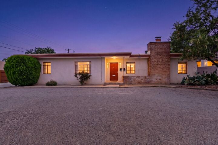 Property Photo:  306 Carlisle Boulevard SE  NM 87106 