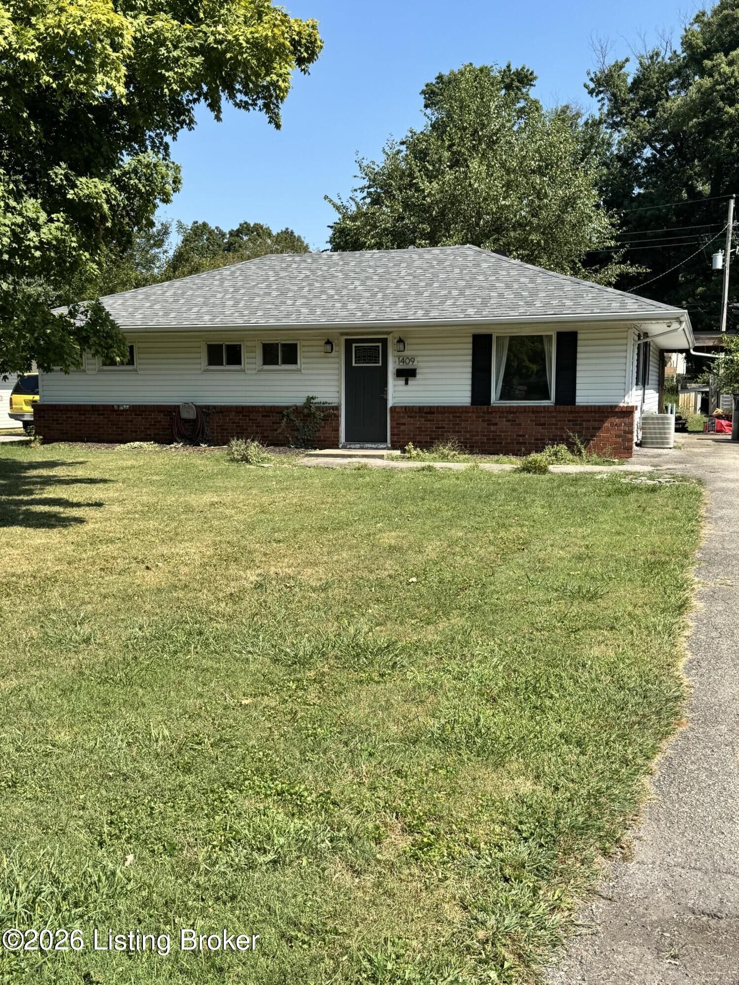 Property Photo:  1409 Mill Race Rd  KY 40242 