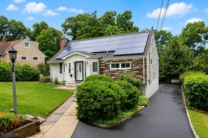 Property Photo:  19 Aspen Rd  NJ 07052 