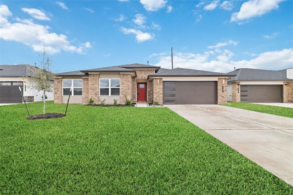 Property Photo:  7207 Sunbreeze Lane  TX 77469 