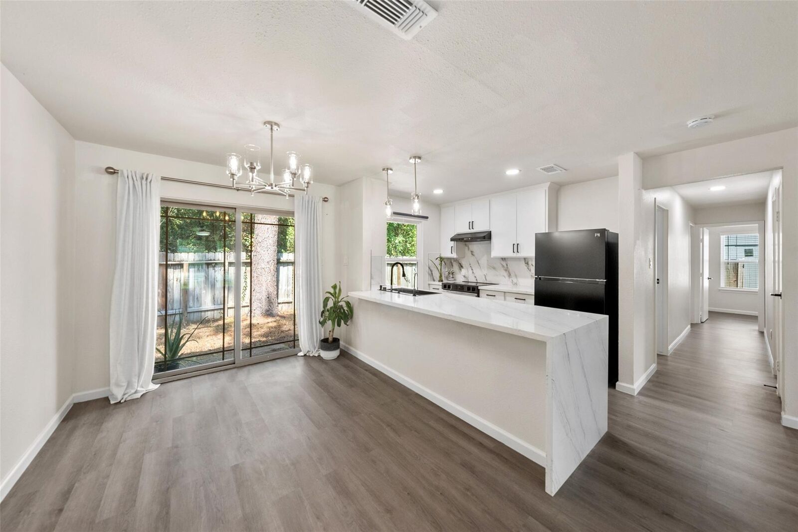 Property Photo:  7 Hasting Oak Court  TX 77381 