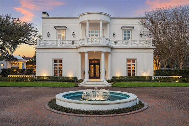Property Photo:  20 Sunset Boulevard  TX 77005 