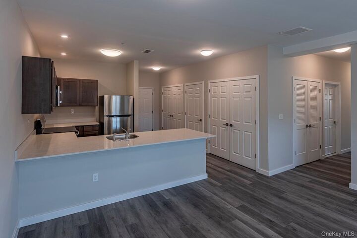Property Photo: 87 N Chestnut Street 103 NY 12561