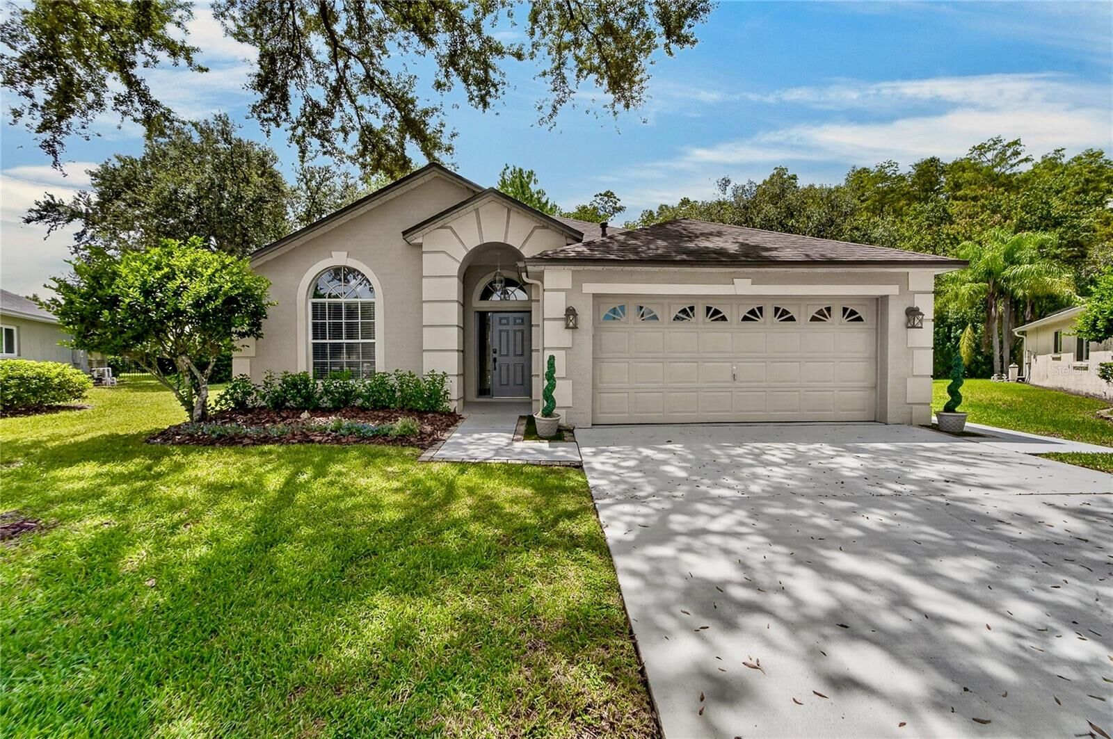 Property Photo: 6106 Chalon Court FL 33558