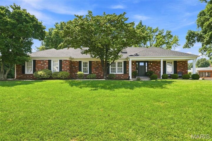 Property Photo: 315 Prince Towne Drive MO 63141
