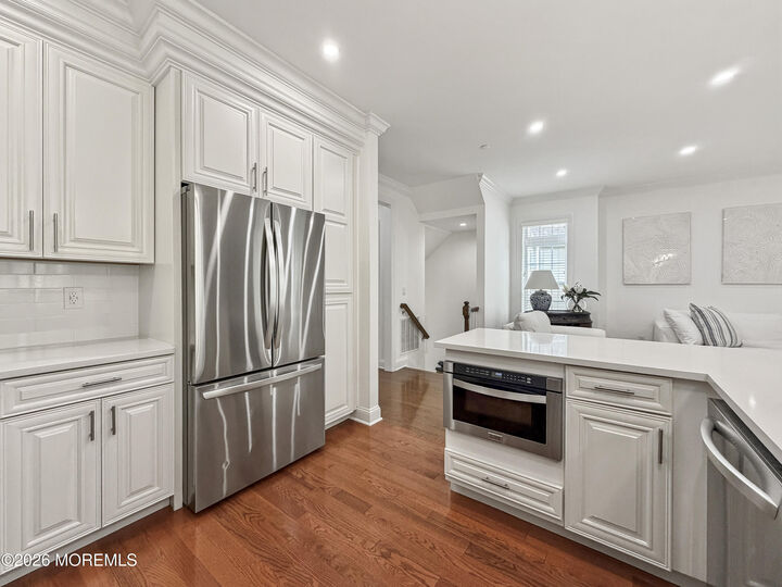 Property Photo:  6 Cottrell Court  NJ 08857 