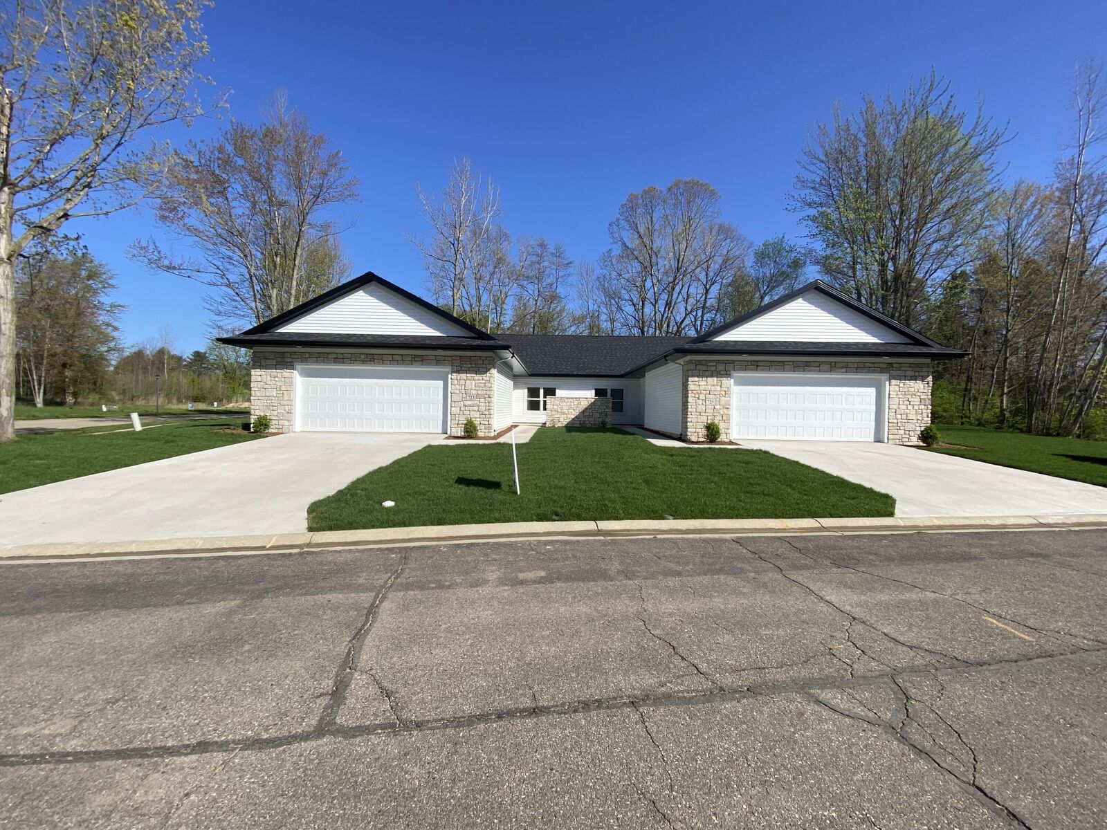 Property Photo:  723 Violet Way  MI 49085 