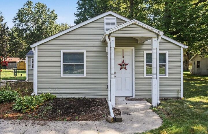 Property Photo: 3011 Lincoln Avenue MI 49085