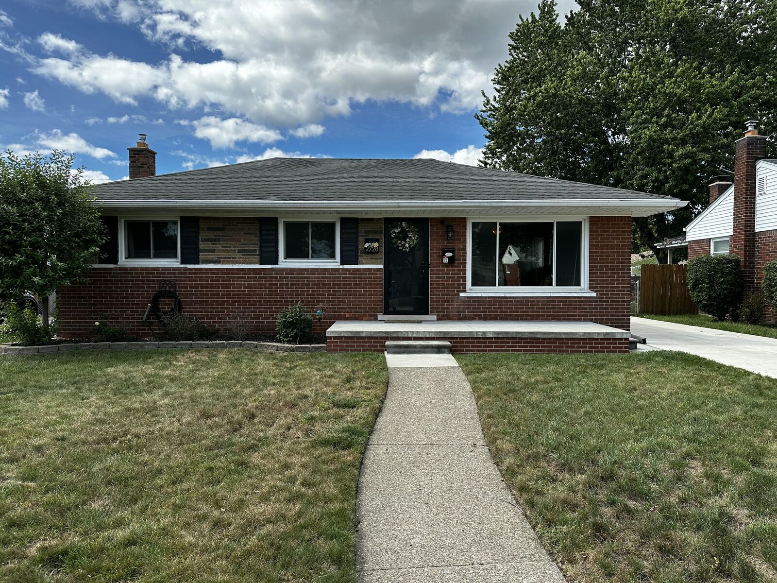 Property Photo:  2728 Pinetree Drive  MI 48183 