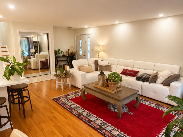 Property Photo: 4262 W Pratt Avenue IL 60712
