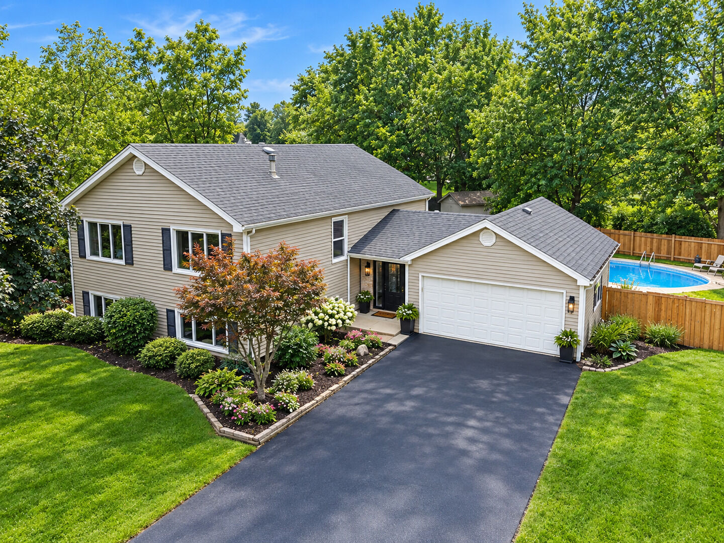 Property Photo: 805 Indigo Court IL 60047