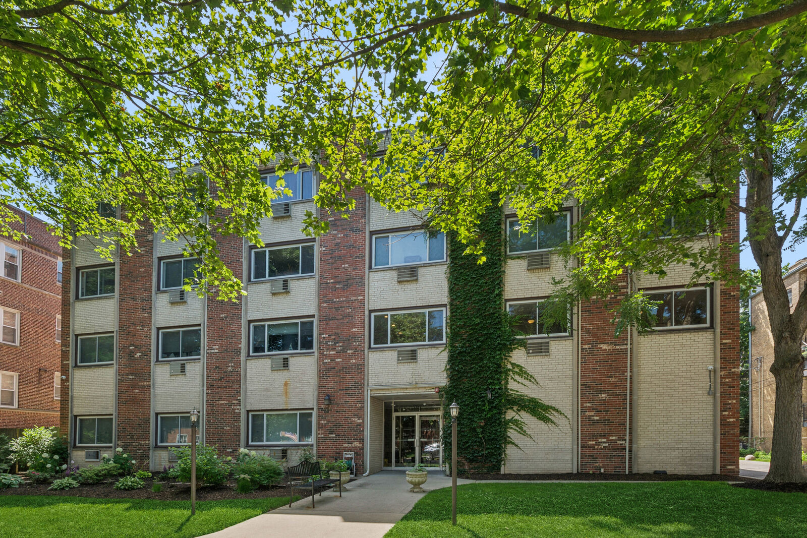 Property Photo:  1234 Elmwood Avenue 2F  IL 60202 