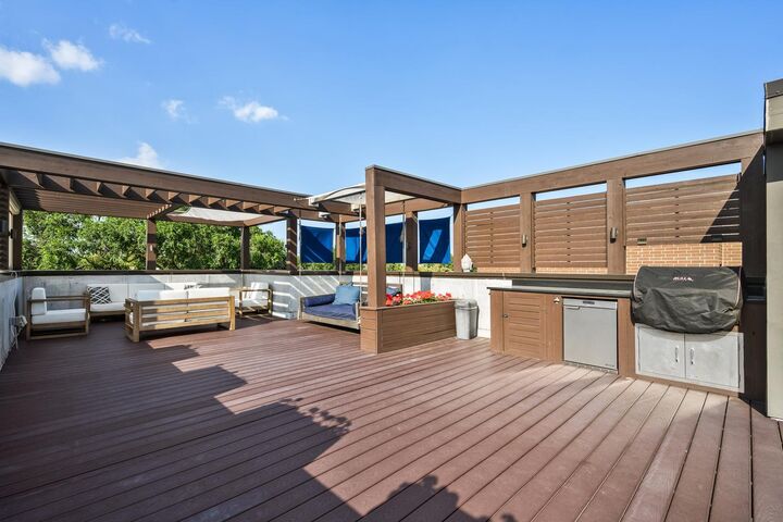 Property Photo:  1908 W Belmont Avenue 3  IL 60657 