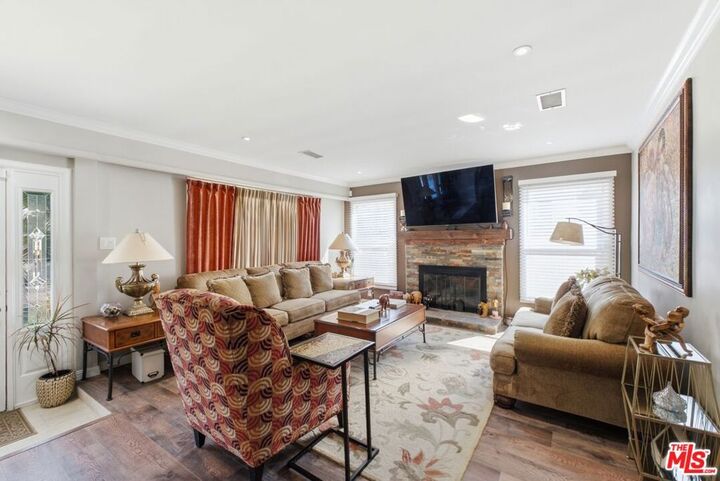 Property Photo:  332 E Plymouth Street  CA 90302 