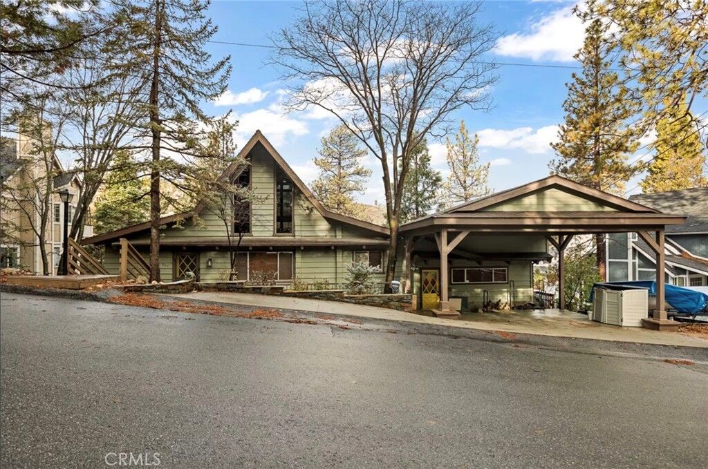 Property Photo:  904 Sandalwood  CA 92352 