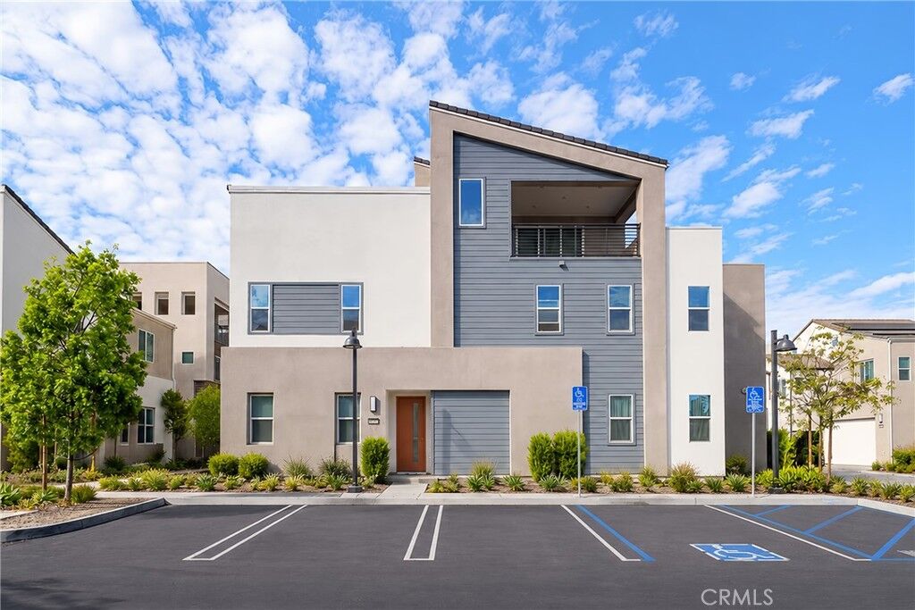 Property Photo:  107 Sawbuck  CA 92618 