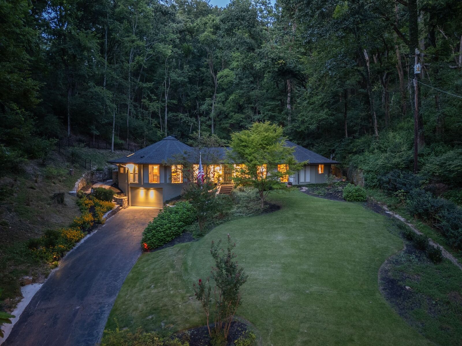 Property Photo: 5856 Beauregard Dr TN 37215