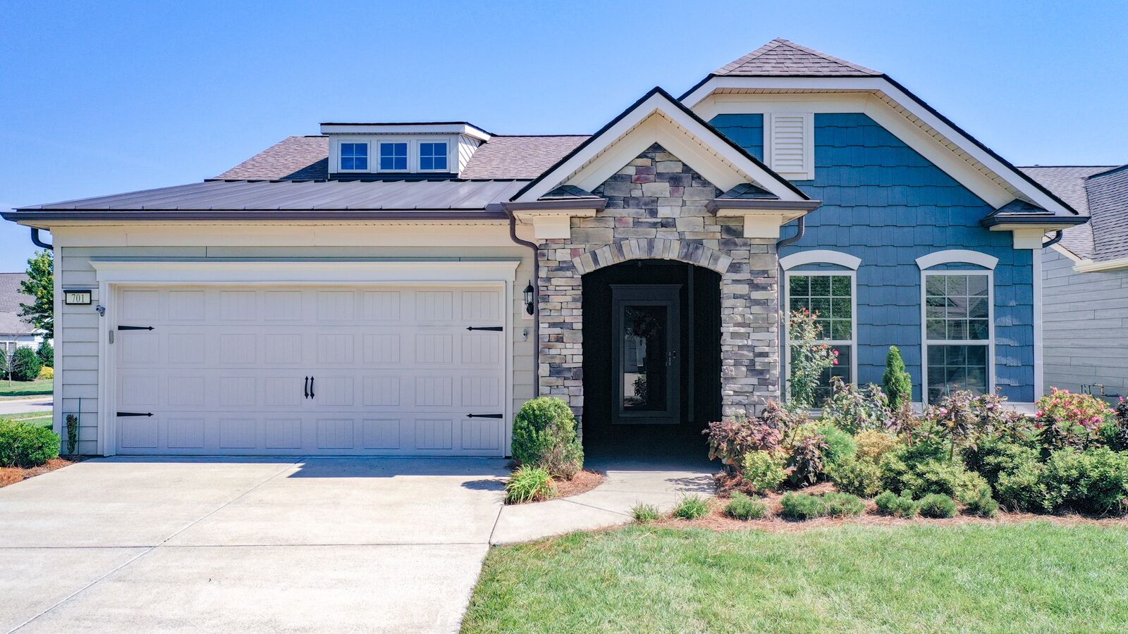 Property Photo:  701 Clay Ct  TN 37174 